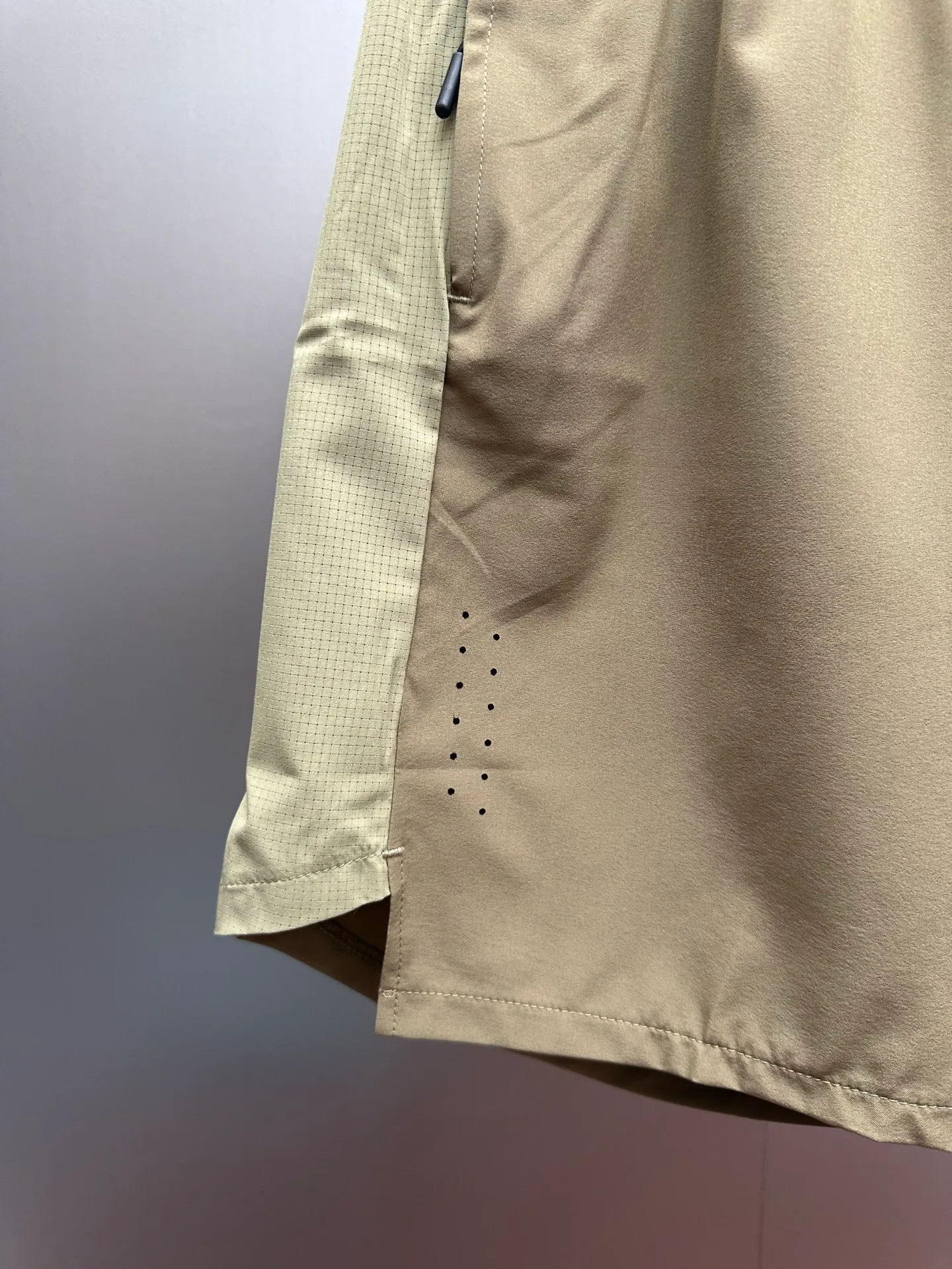 MAMMUT/ 95% ➕5% ， ， Breathable， 。 “ ”Buff。 Breathable ， ， 、 ， ， 。 ， 。 ， Classic Logo， Quality 。 ， 。 MAMMUT 。 ， ， 。 Citywalk ， ， ， ！ ：Black，Khaki， Sizes：L-3x L（ ：125 150 175 190）